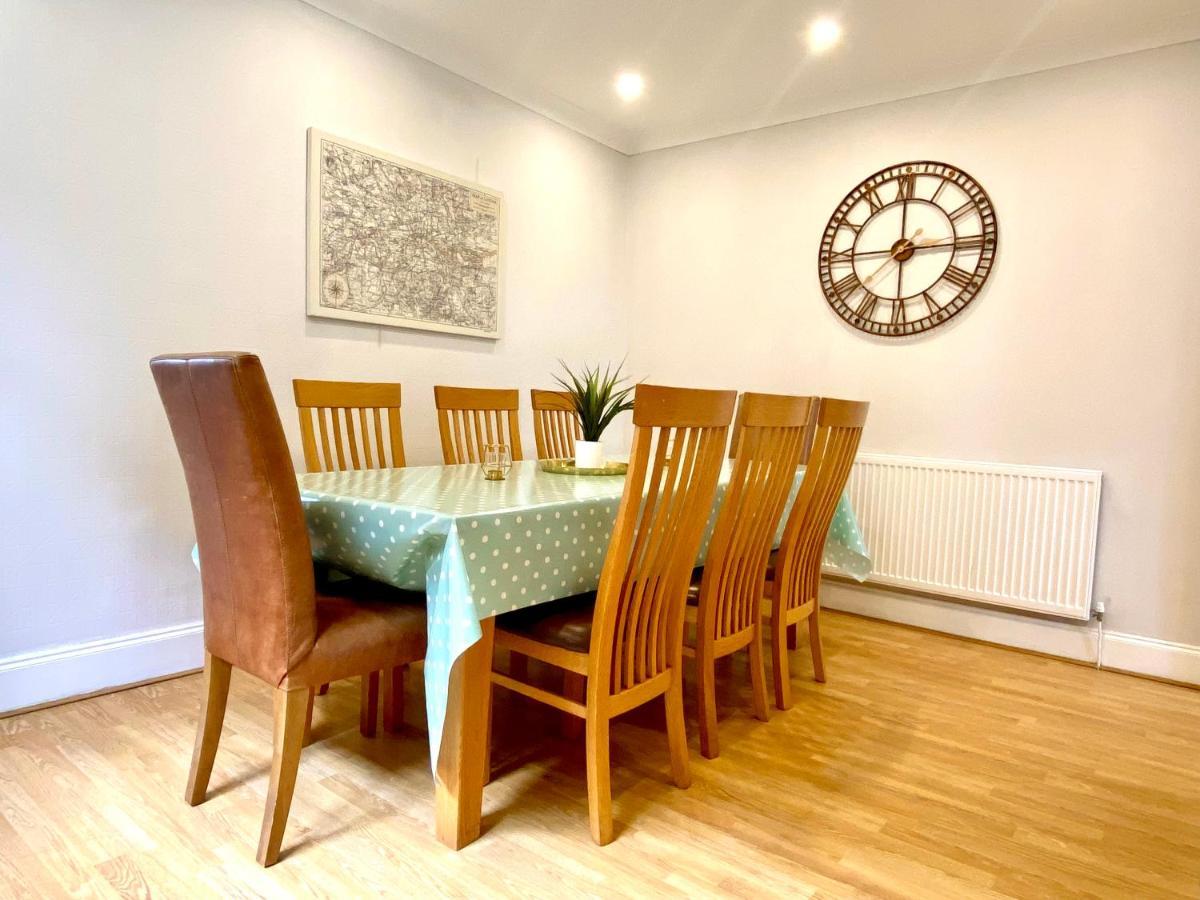 Great 4 Bedroom House - Great Location - Garden - Parking - Fast Wifi - Smart Tv - Newly Decorated - Sleeps Up To 8! Only 10 Mins Drive To Sandbanks Beach! Close To Poole & Bournemouth Exterior foto