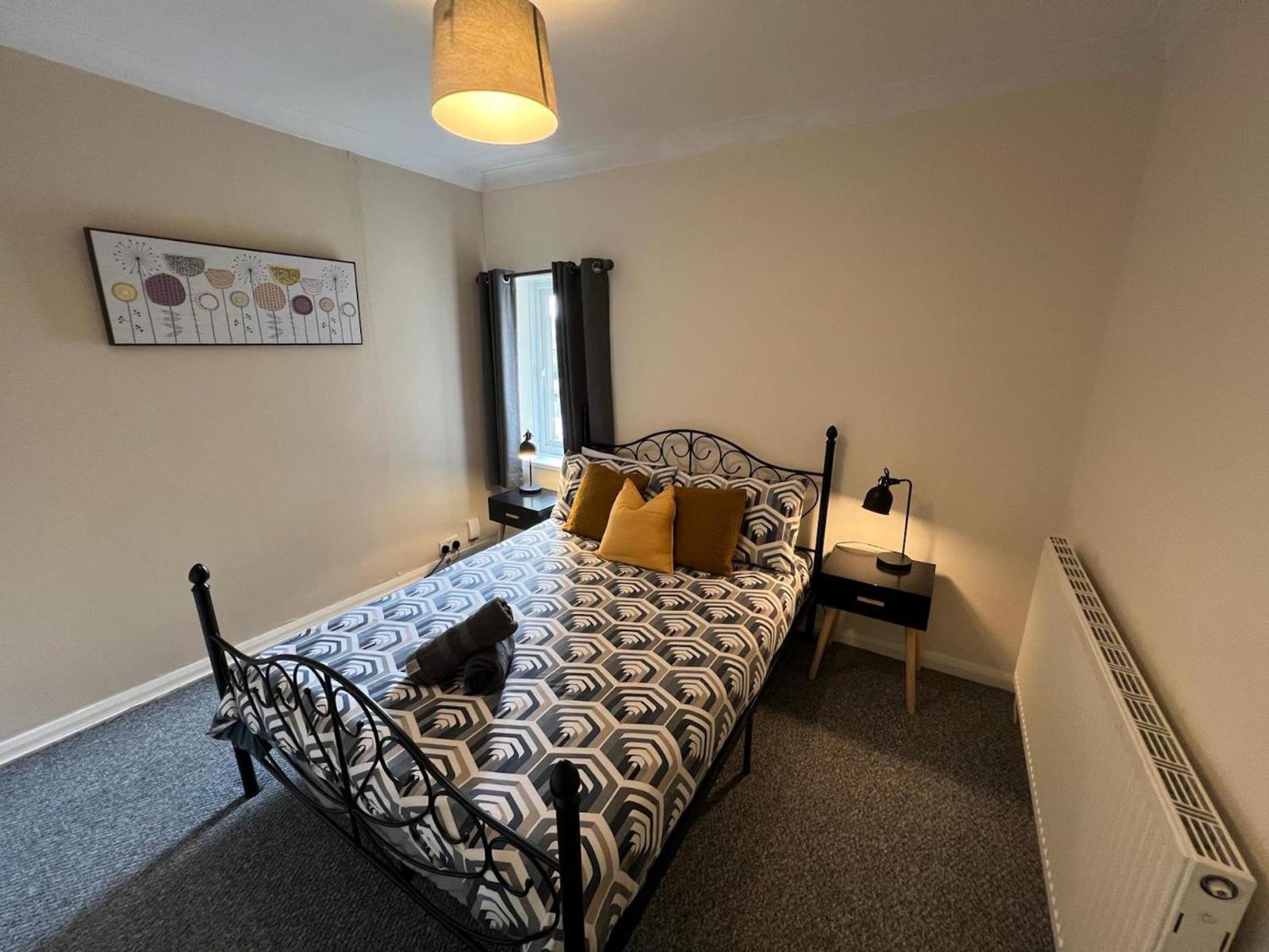 Great 4 Bedroom House - Great Location - Garden - Parking - Fast Wifi - Smart Tv - Newly Decorated - Sleeps Up To 8! Only 10 Mins Drive To Sandbanks Beach! Close To Poole & Bournemouth Exterior foto